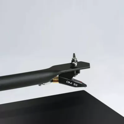 Pro-Ject T1 (OM5e) | Audiophile entry level turntable à Genève | Digistore.ch