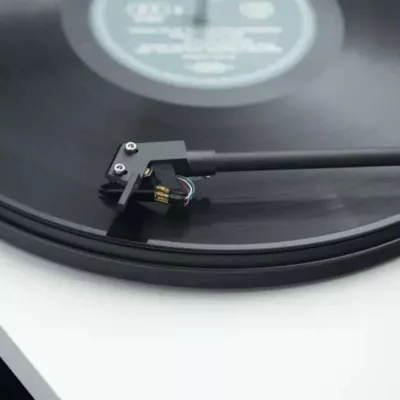 Pro-Ject Primary E Phono (OM NN) | Audiophile Plug & Play turntable with Built-in phono stage à Genève | Digistore.ch