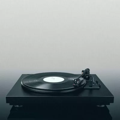Pro-Ject Automat A1 (OM10) | Fully automatic entry-level turntable à Genève | Digistore.ch