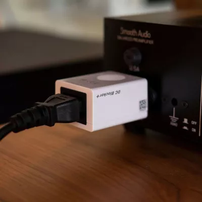 iFi Audio DC Blocker+ | Bloqueur de courant continu contre les ronflements à Genève | Digistore.ch