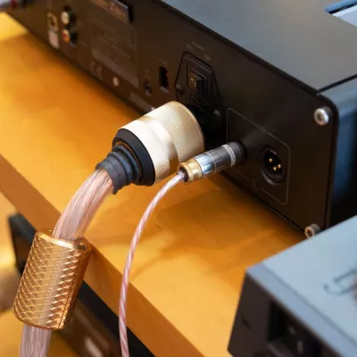 iFi Audio SupaQuasar | Câble d'alimentation audiophile actif à Genève | Digistore.ch